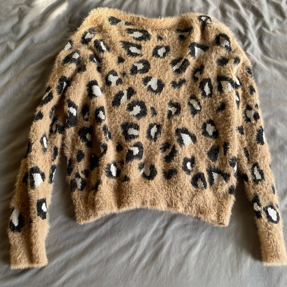Express Pink Leopard Print Fuzzy Soft Sweater Size Medium - Picture 10 of 12